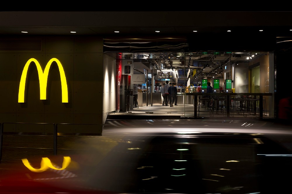 香港麦当劳打造简约经典室内空间